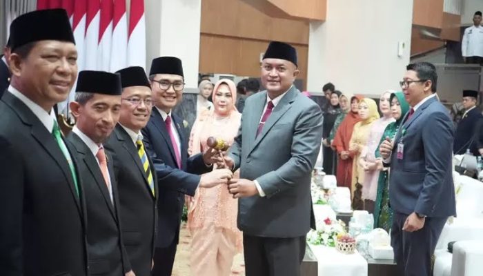 Sah ! Sastra Winara Jadi Ketua DPRD Kabupaten Bogor Gantikan Rudy Susmanto