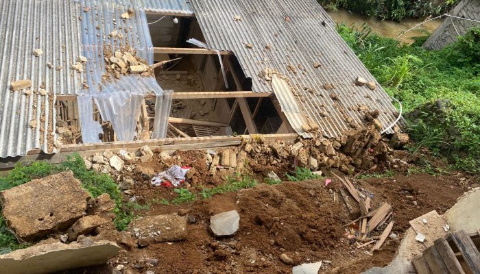Imbas Hujan Deras, 1 Unit Rumah di Caringin Tergerus Longsor