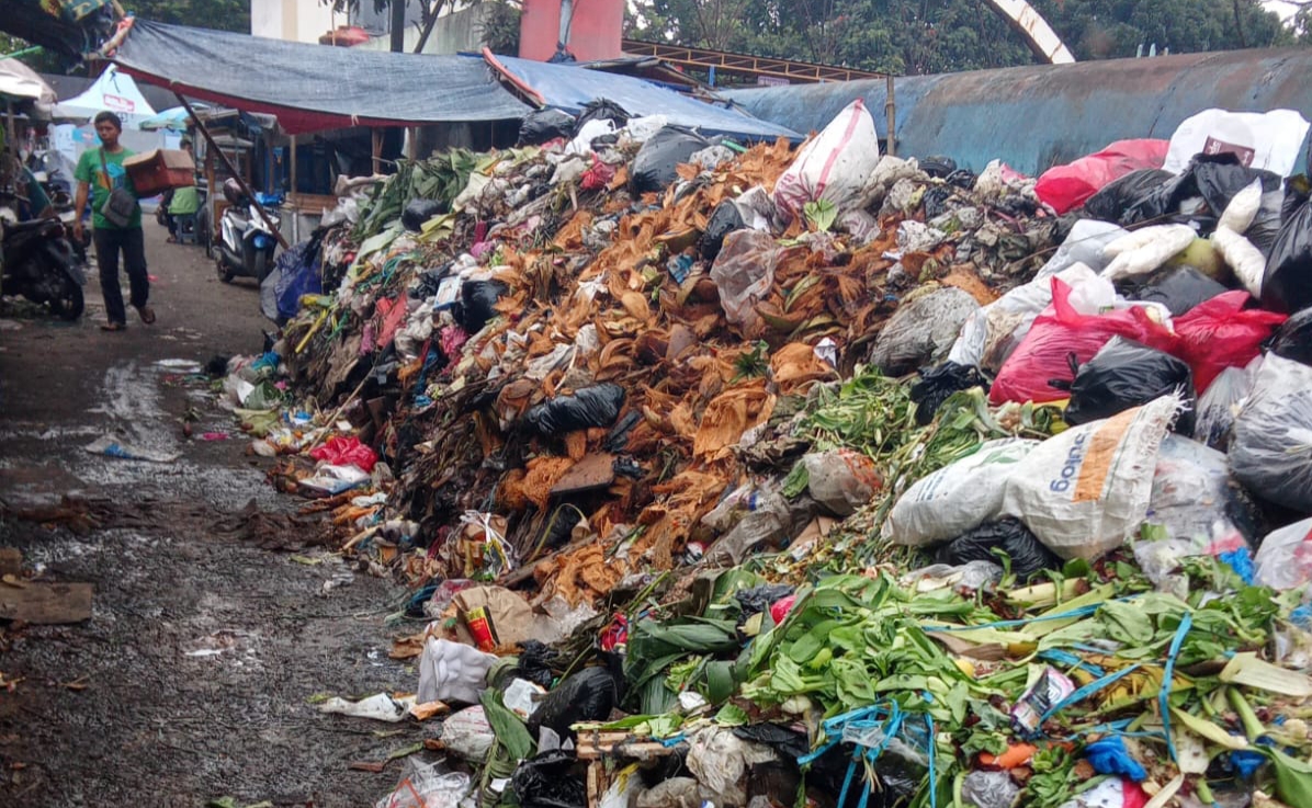 Sampah di Pasar Antri Cimahi Dikeluhkan Pengunjung dan Pedagang