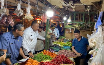 Rudy Susmanto Cek Harga dan Ketersediaan Kebutuhan Pokok di Pasar Cibinong